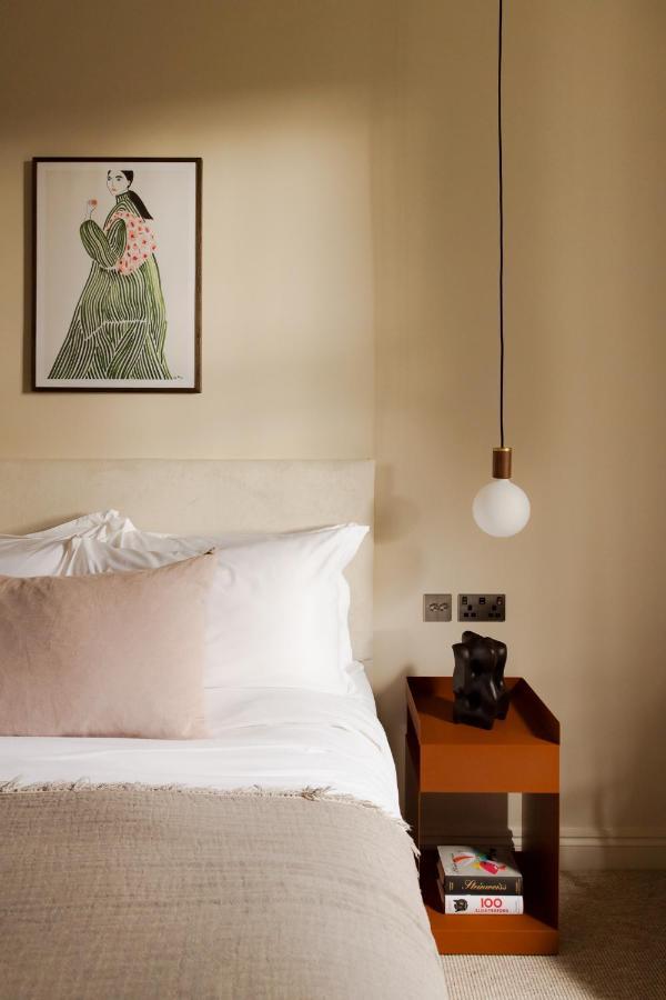 Leighton House - Boutique Guesthouse Bath Exterior photo A pendant light