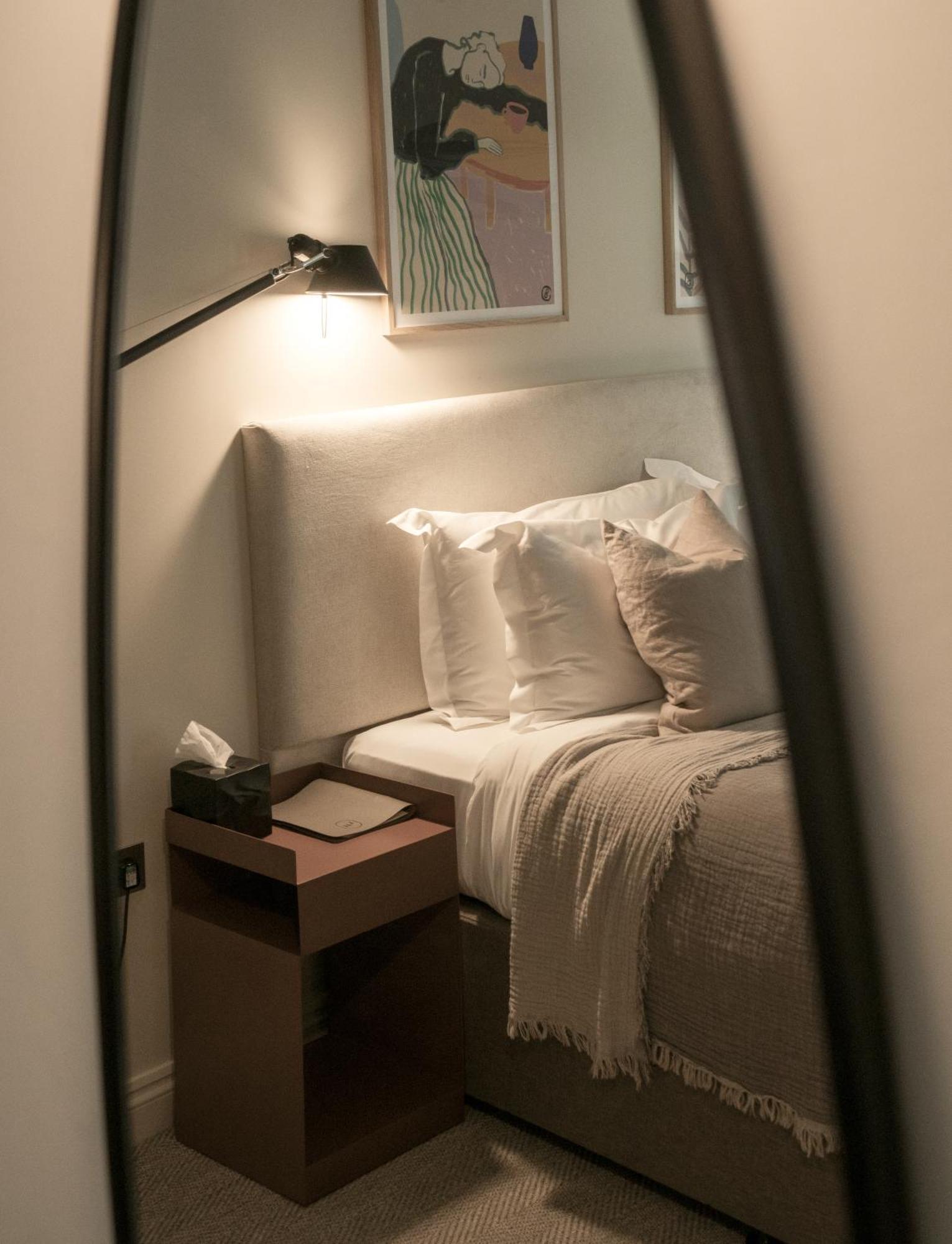 Leighton House - Boutique Guesthouse Bath Exterior photo A bedroom at the hotel