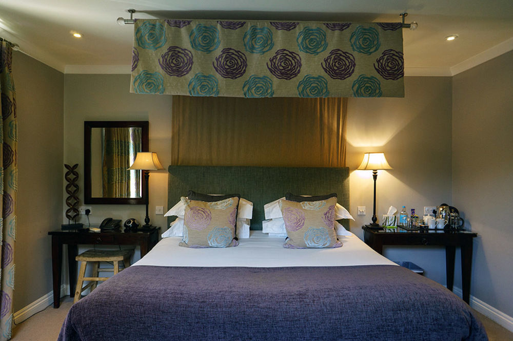 Leighton House - Boutique Guesthouse Bath Exterior photo A bedroom at the hotel