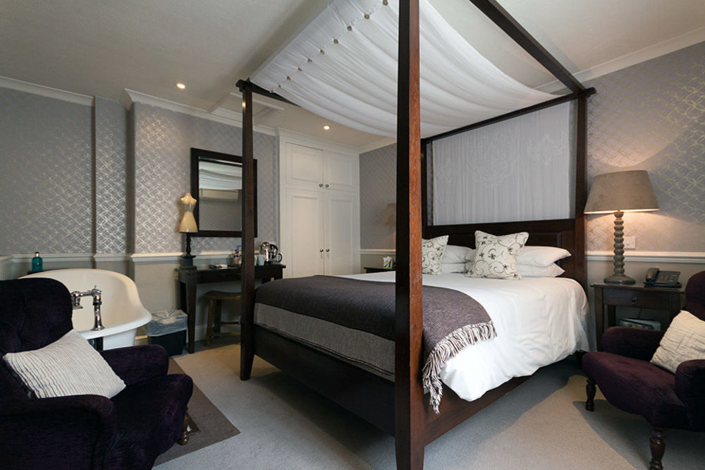 Leighton House - Boutique Guesthouse Bath Exterior photo A bedroom at The Berkeley